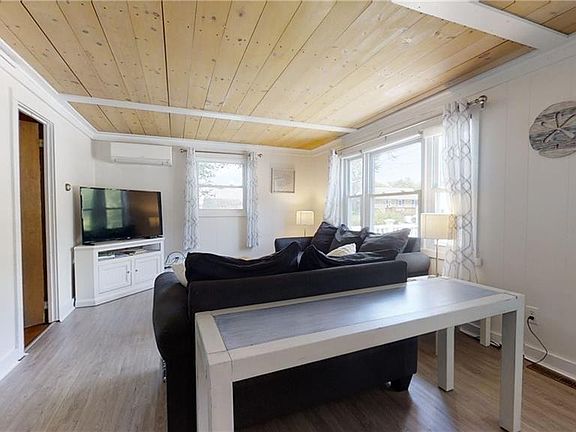5th image of 17 Aspen Dr