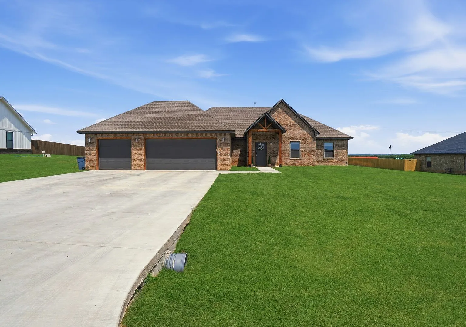 Beautiful Home located in the Mountain View Villas in Elgin, OK — Photo 1