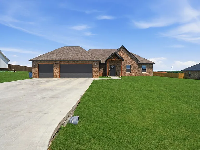 4254 Mesa Dr — Photo 1