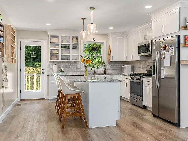 30 Copley Dr — Photo 7