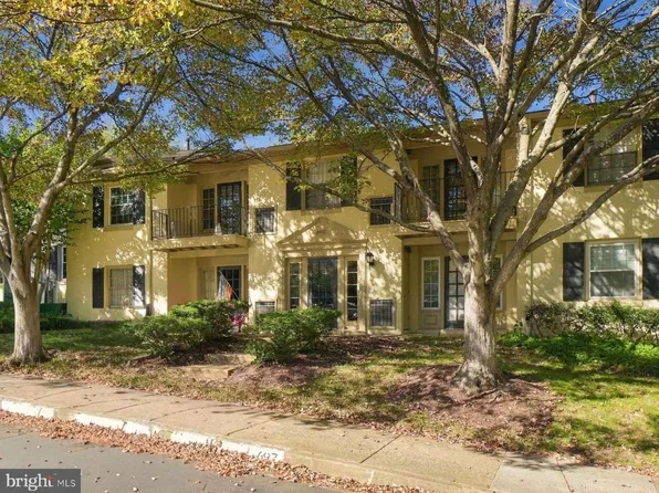5900 Surrey Hill Pl APT C, Springfield, VA 22152