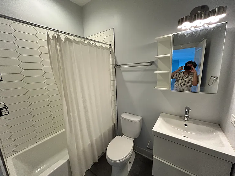 1801 S Throop St #403 — Photo 9