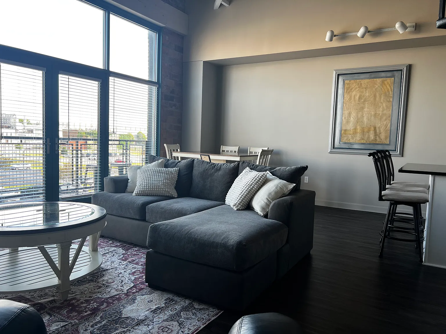 2 bed, 1300 sqft, $2,500 — Photo 2