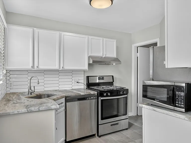 3284 Coolidge Hwy — Photo 14