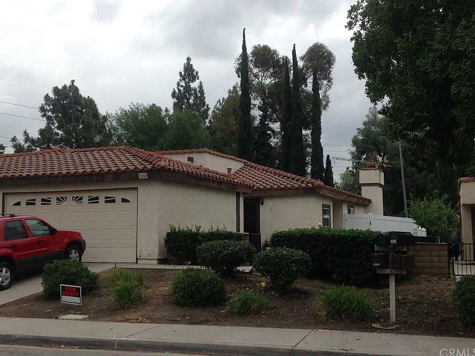 1st image of 2668 Hacienda Dr