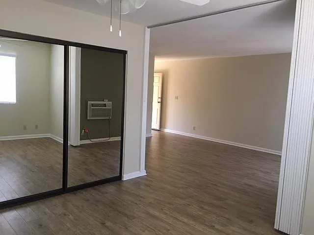 Burbank 300 E. Tujunga - 2-Room Studios — Photo 19