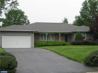 1 Honeywood Ln, Ewing, NJ 08638