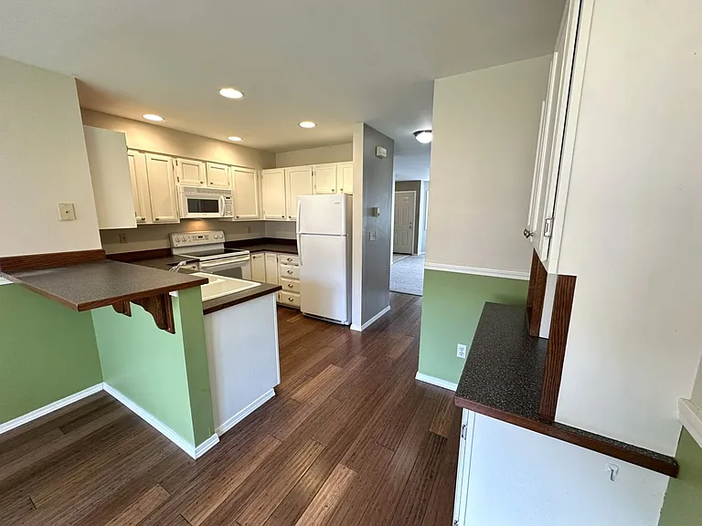 209 E 18th Ave #10 — Photo 8