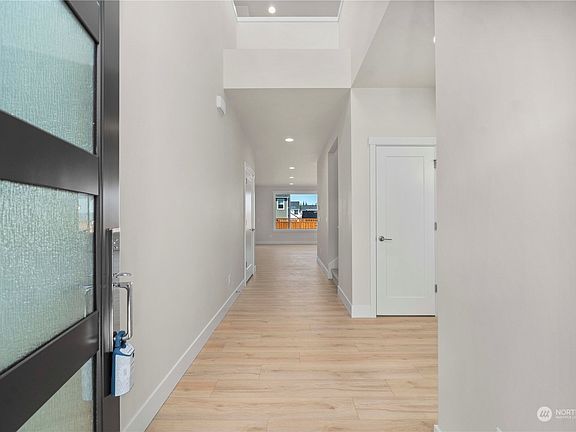 5th image of 15312 207th Avenue E #188