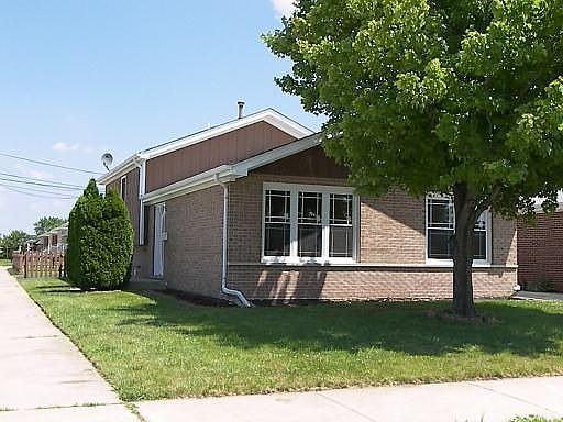 2nd image of 1422 Memorial Dr