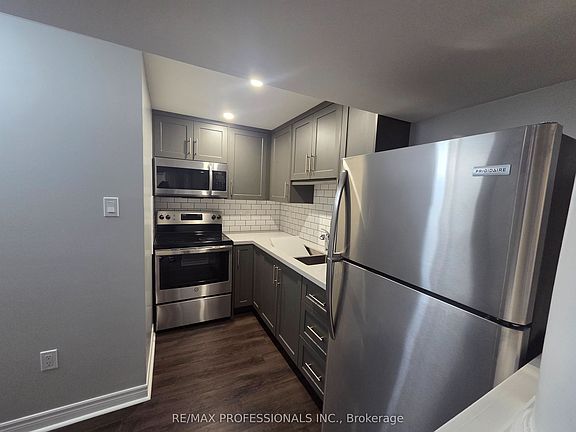 5th image of 7 Fallgate Dr #Basement