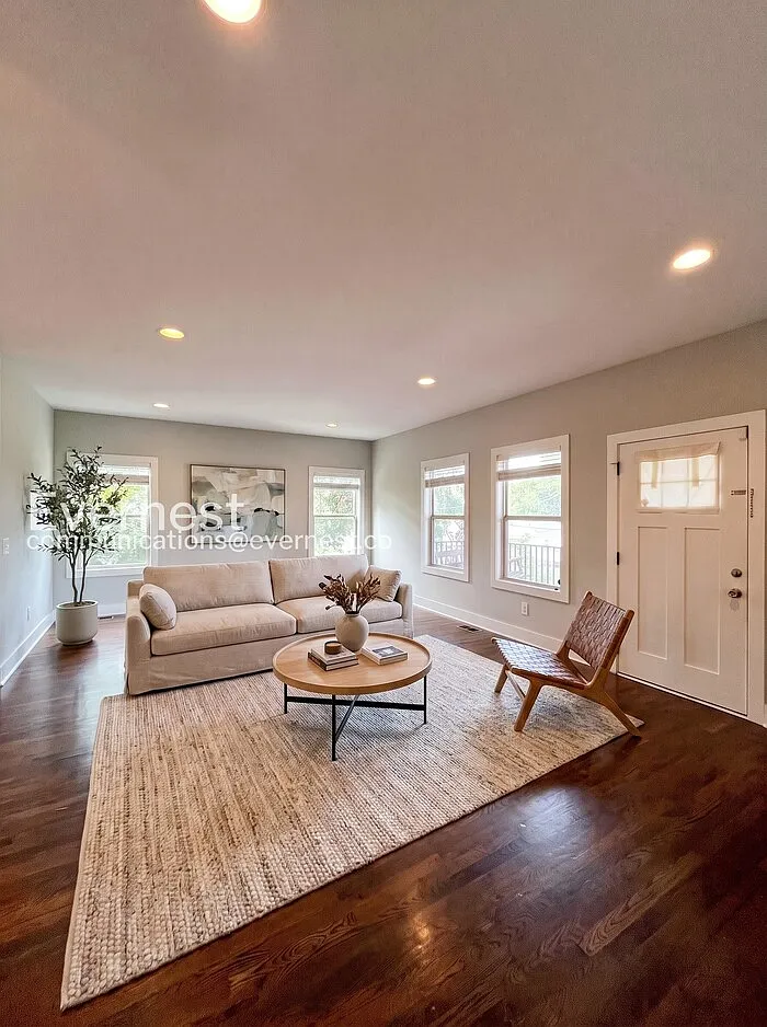 3 bed, 2.5 bath, 1700 sqft, $2,975 — Photo 4