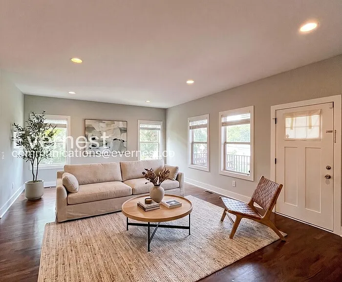 2115 Burns St — Photo 4