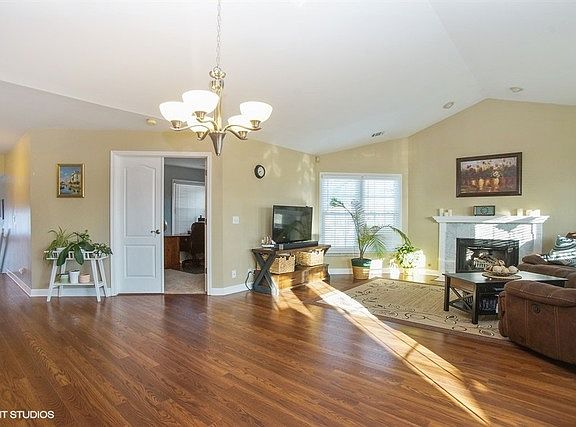 5th image of 79 Willow Pkwy #71-2