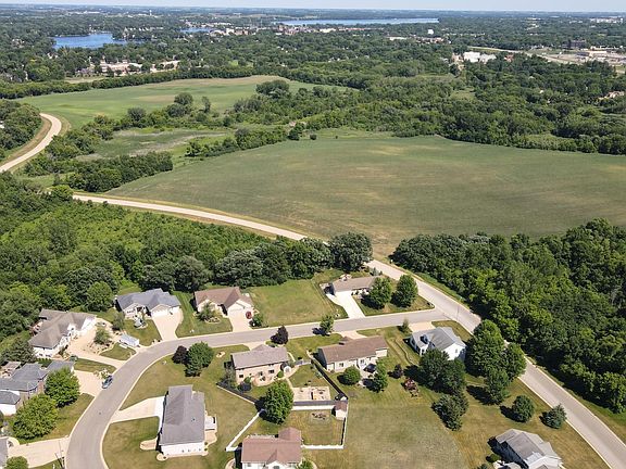 3rd image of 674 Meadow Ln