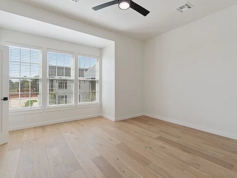 18829 Selah Way — Photo 24