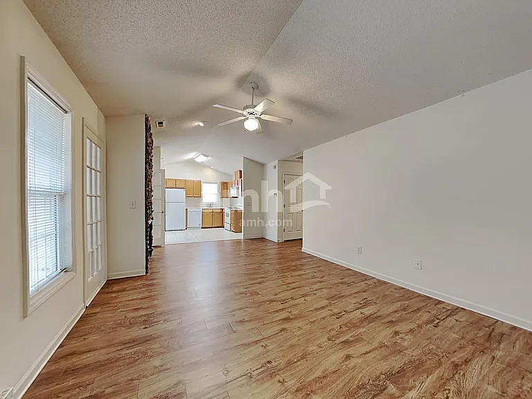 185 Charlotte Ct — Photo 5