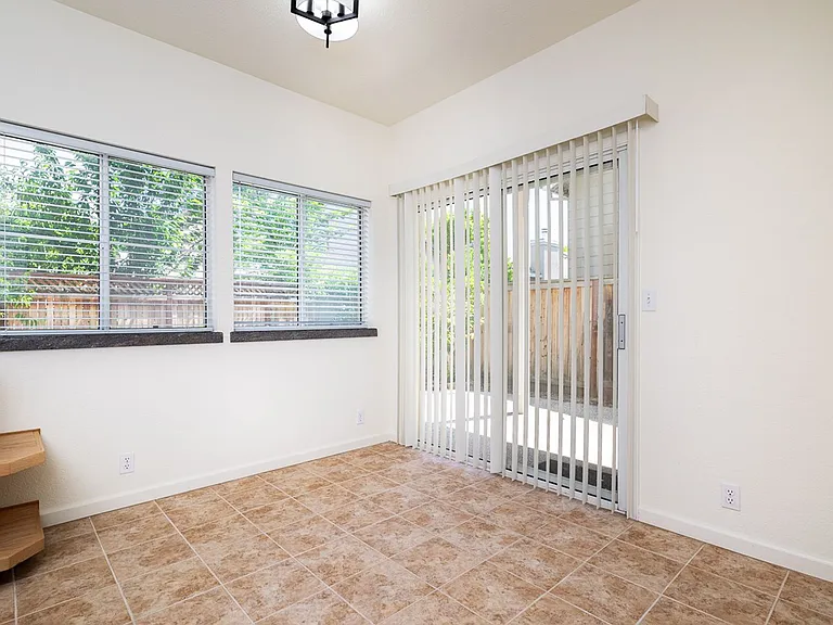 131 Royalton Cir — Photo 8