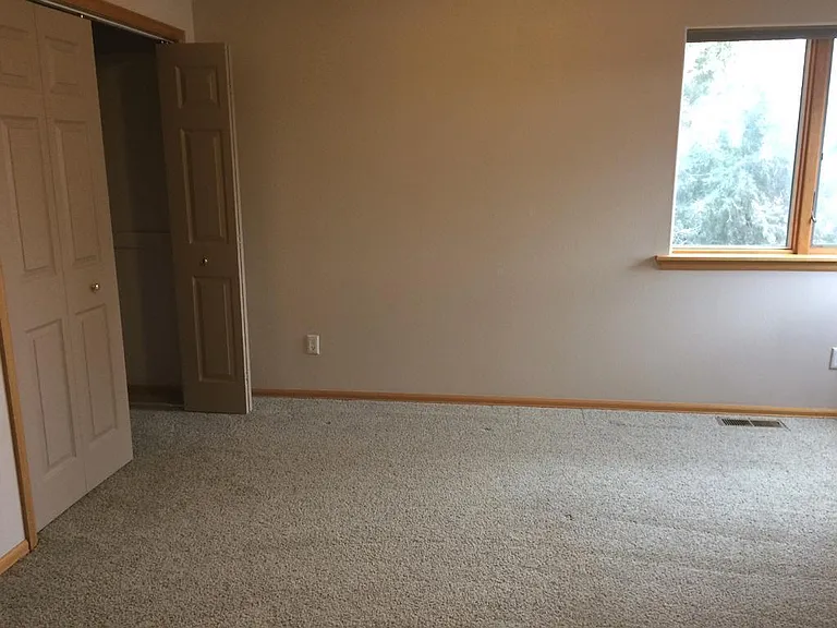 1416 E Custer St — Photo 16