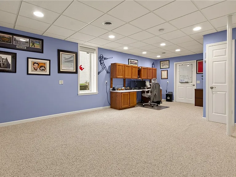 2093 Mykola Rd — Photo 32