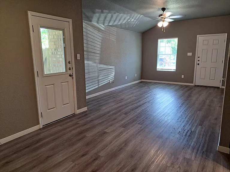 209 W Robin Ln #A — Photo 3