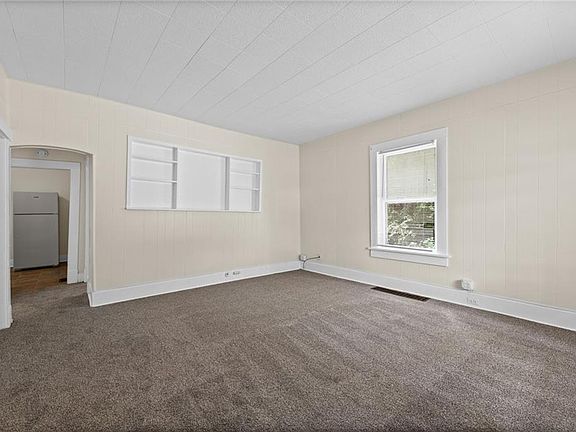 4th image of 743 Kickapoo St