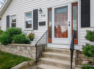 718 Hickory St, Lemont, IL 60439