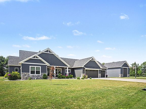 4th image of 17045 Woodside Ln
