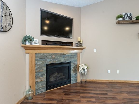 5th image of 530 E Goldfinch Dr
