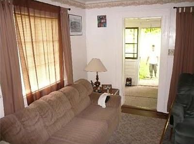 3rd image of 1115 W Ewing Ave