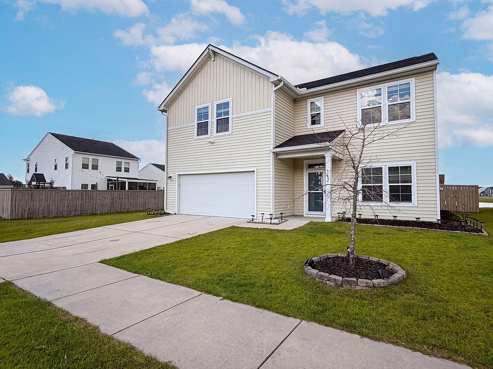 1st image of 142 Lucca Dr
