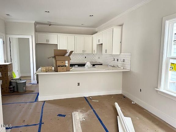 5th image of 818B Carter Ave