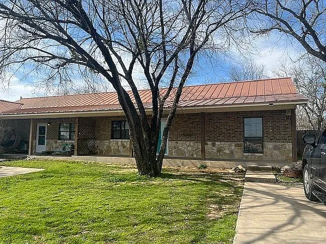 570 Dublin Ave — Photo 1