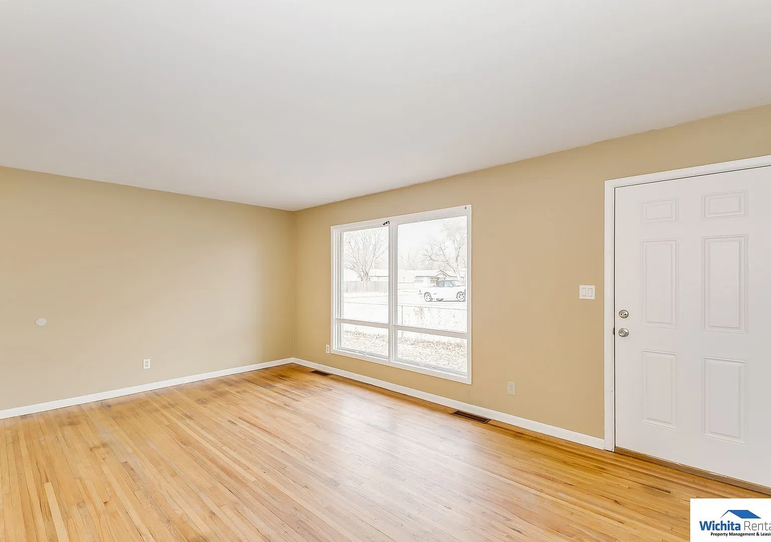 2 bedroom duplex with bonus room — Photo 2