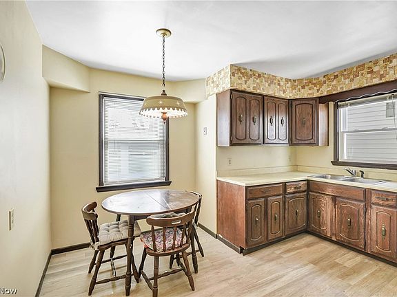 2nd image of 5615 Luelda Ave