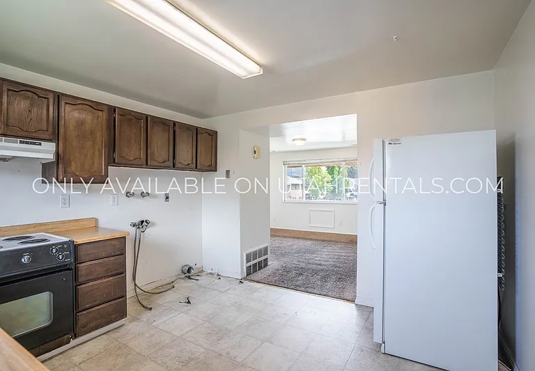 1050 S Virginia Cir — Photo 6