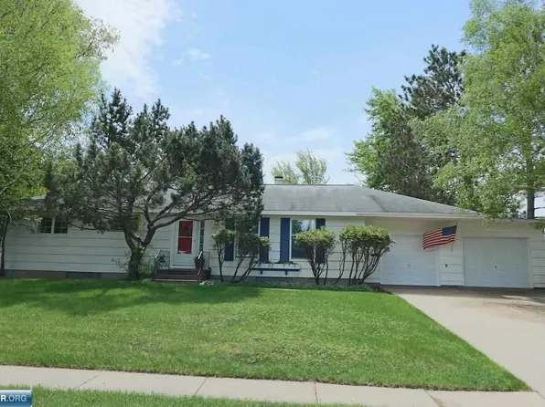 404 Coventry Rd, Hoyt Lakes, MN 55750