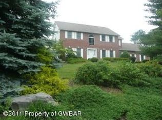 5 Sherwood Rd, Dallas, PA 18612