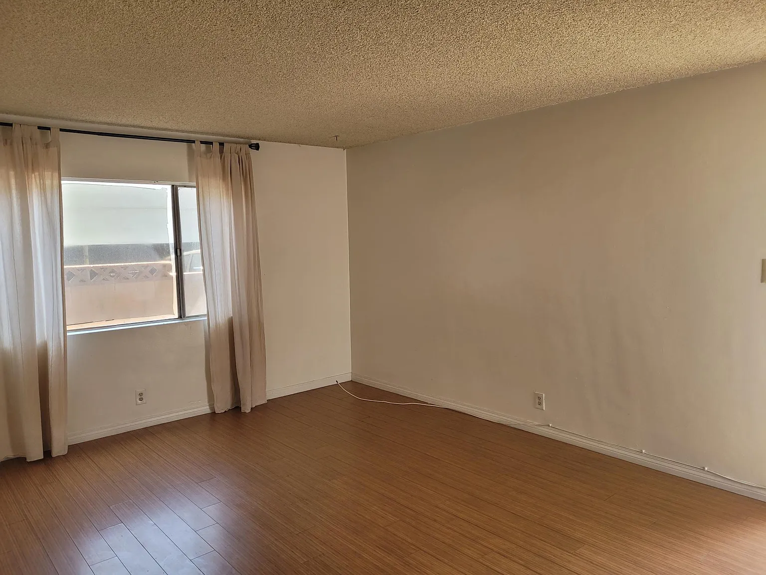419 E Broadway — Photo 2