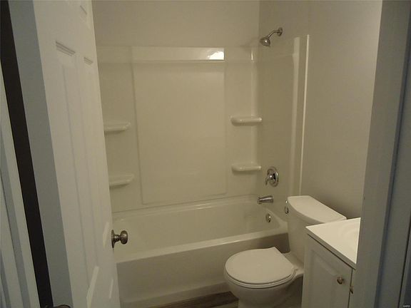 5th image of 4122 Malus Dr