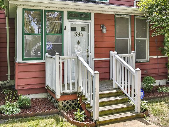 3rd image of 594 Rose Ave E