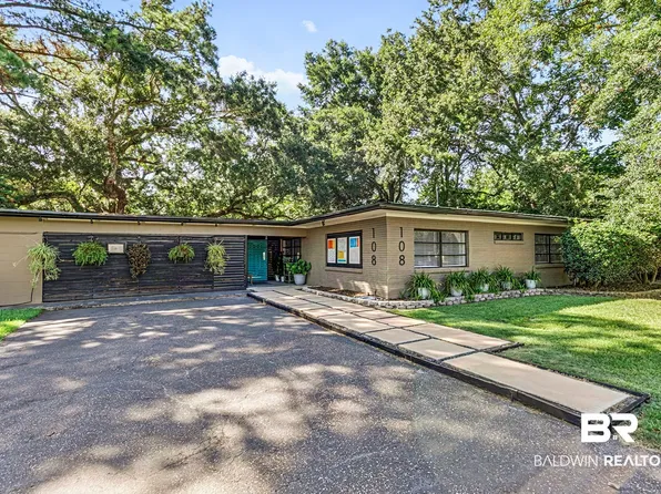 108 Hospital Dr, Fairhope, AL 36532