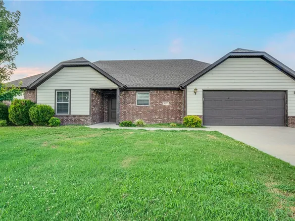 421 Capri St, Centerton, AR 72719