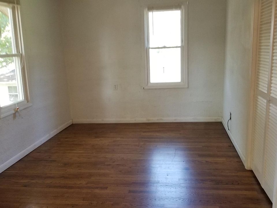 1st image of 104 E Cherry St