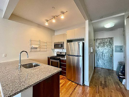 5th image of 564 De Kalb Ave #3G