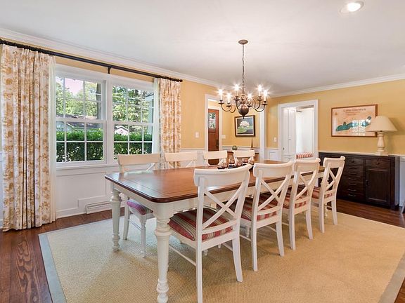 3rd image of 812 Sauganash Dr