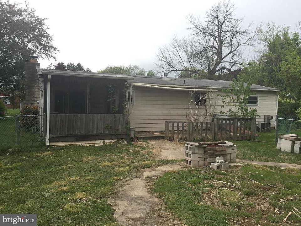 2nd image of 19 Cloverleaf Rd