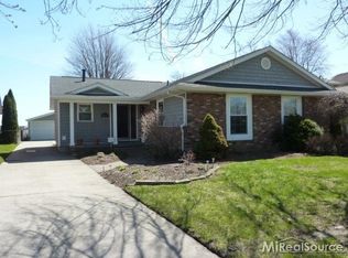 39510 Lakeshore Dr, Harrison Township, MI 48045