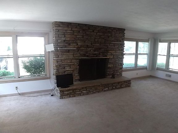 5th image of 2610 N 96th St