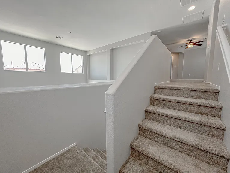 5646 Saint Elias St — Photo 40